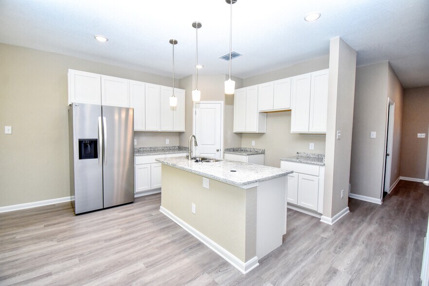 More Photos Of 6202 Oakland Rdg, San Antonio Apartments For Sale