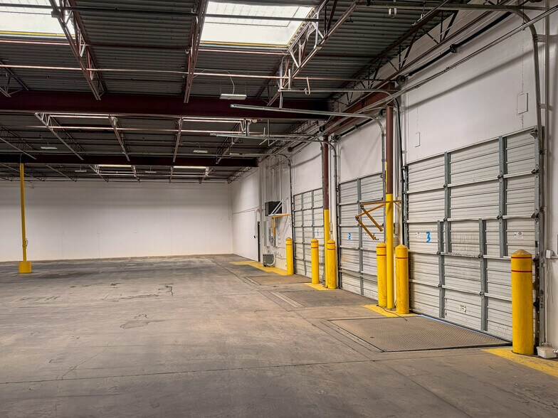 More Photos Of 10841 Pellicano Dr, El Paso Distribution For Lease