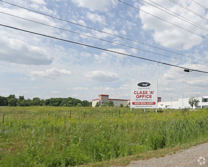 More Photos Of 1405 N Service Rd W, Oakville Office For Lease