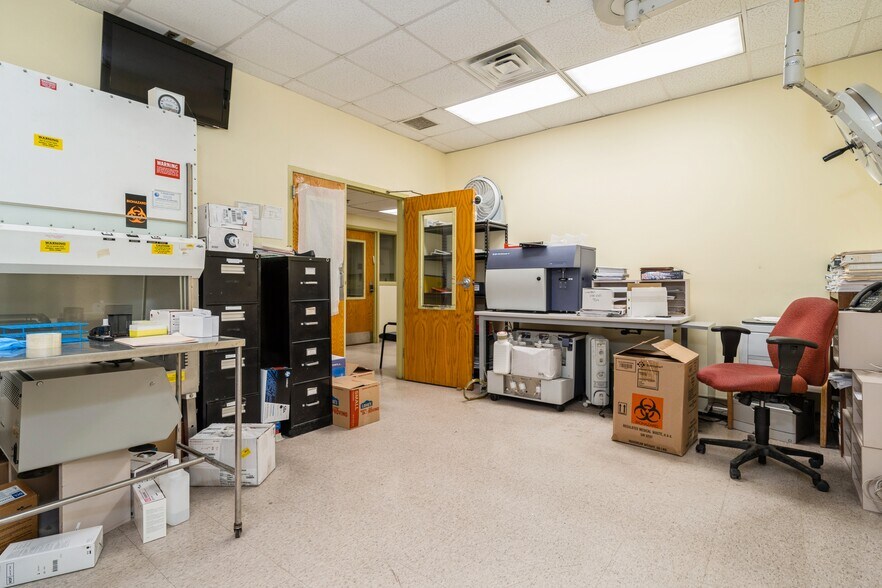 More Photos Of 680 Broadway, Paterson Hospital For Lease