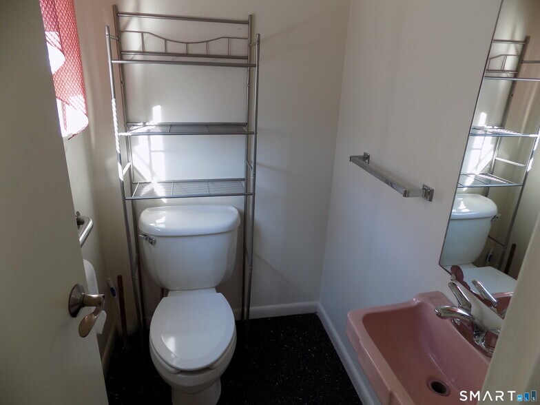 More Photos Of 85 Beleden Gardens Dr, Bristol Medical For Sale