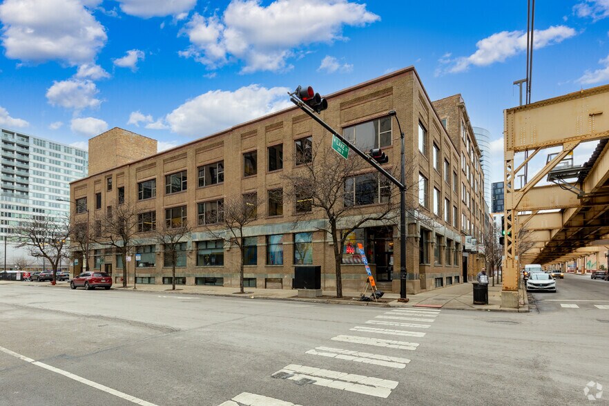 More Photos Of 641-651 W Lake St, Chicago Office For Lease