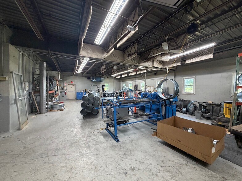 More Photos Of 5 Lunar Dr, Woodbridge Warehouse For Lease