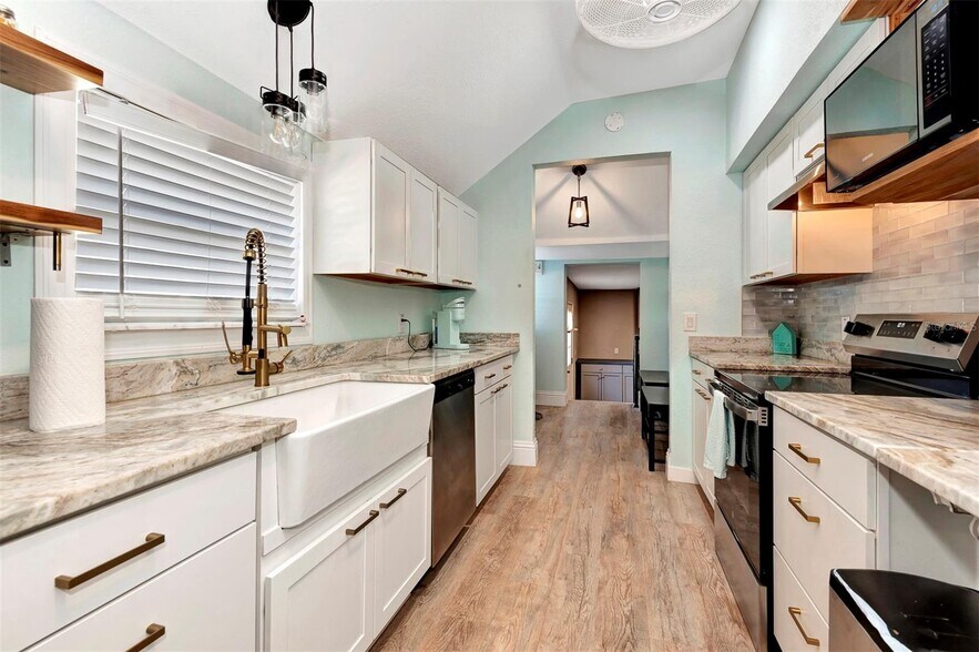 More Photos Of 403 Herbert St, Port Orange Specialty For Sale