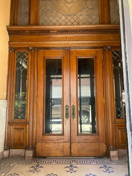 More Photos Of 318-320 Pearl St, Buffalo Storefront Retail Office For Lease