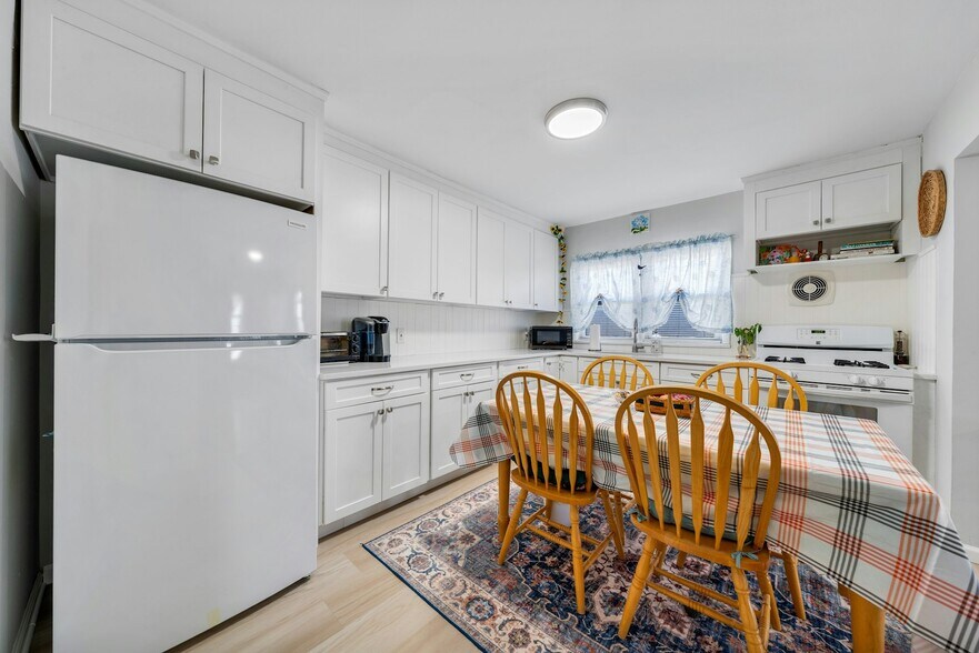 More Photos Of 625 Bound Brook Rd, Middlesex Freestanding For Sale