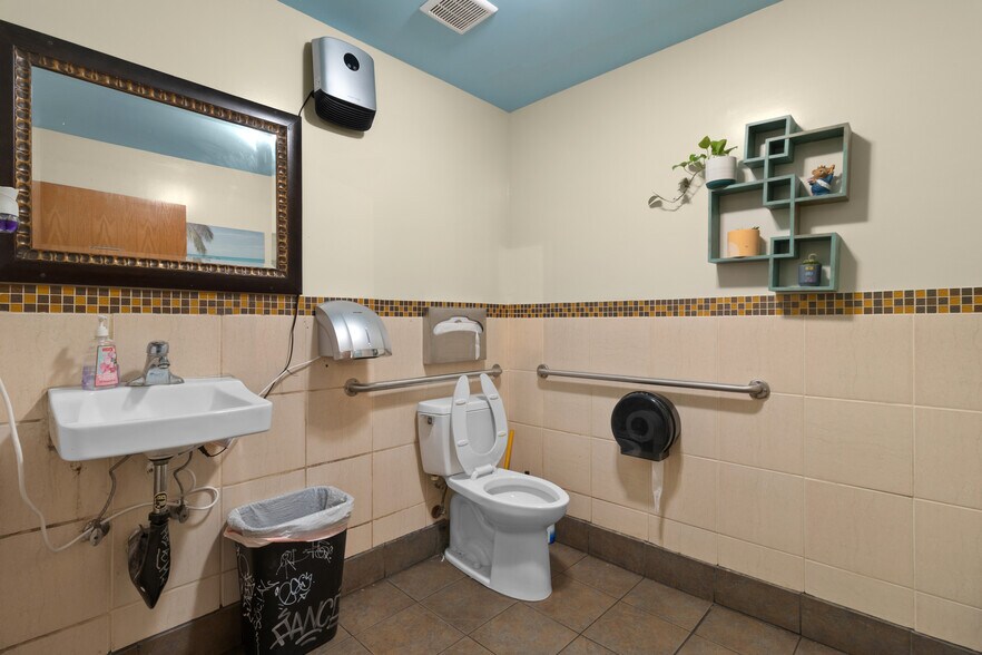 More Photos Of 4434 NE Sandy Blvd, Portland Freestanding For Sale