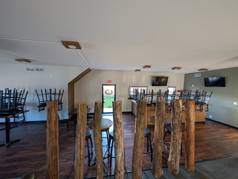 More Photos Of 518 W Main St, Kirkland Freestanding For Sale
