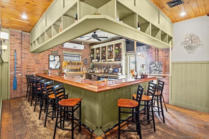 More Photos Of 511 Spielman Hwy, Burlington Flex For Sale