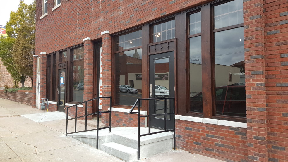 Primary Photo Of Brewers alley in the Crossroads, Kansas City Restaurant For Lease