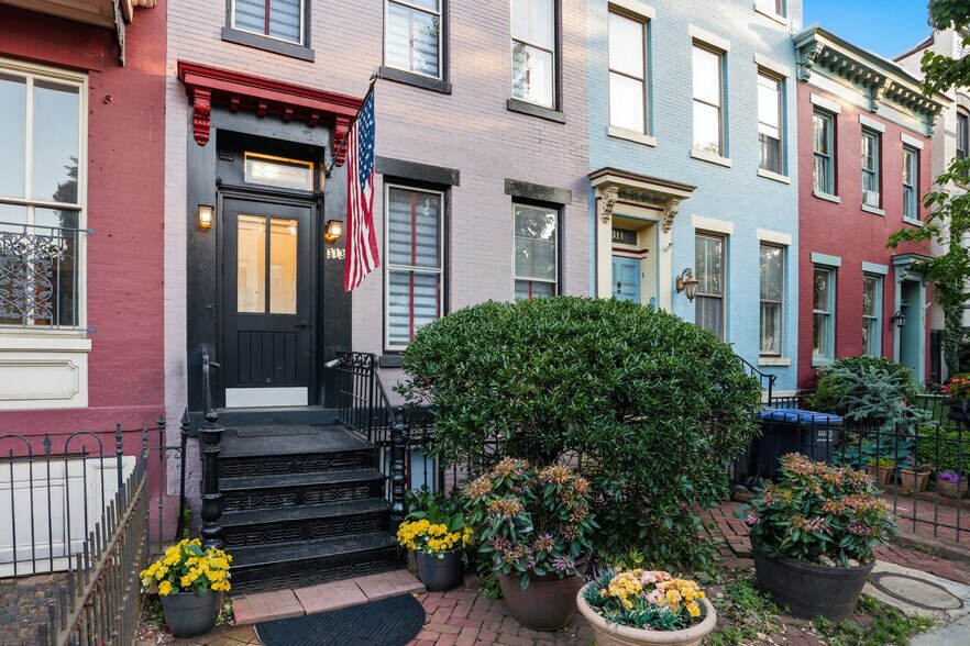 More Photos Of 313 C St SE, Washington Multifamily For Sale