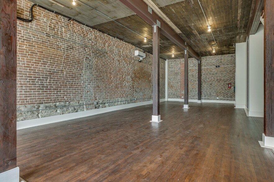 More Photos Of 803 S Main St, Columbia Storefront Retail Office For Lease