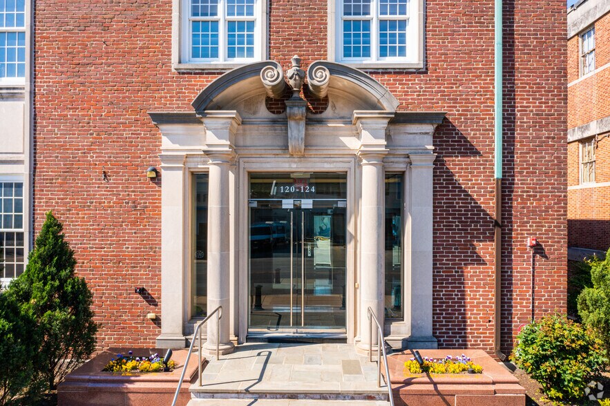 More Photos Of 120-124 E Lancaster Ave, Ardmore Office For Lease