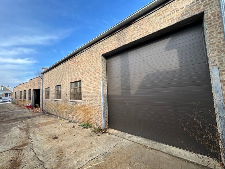 More Photos Of 3957 N Normandy Ave, Chicago Manufacturing For Sale