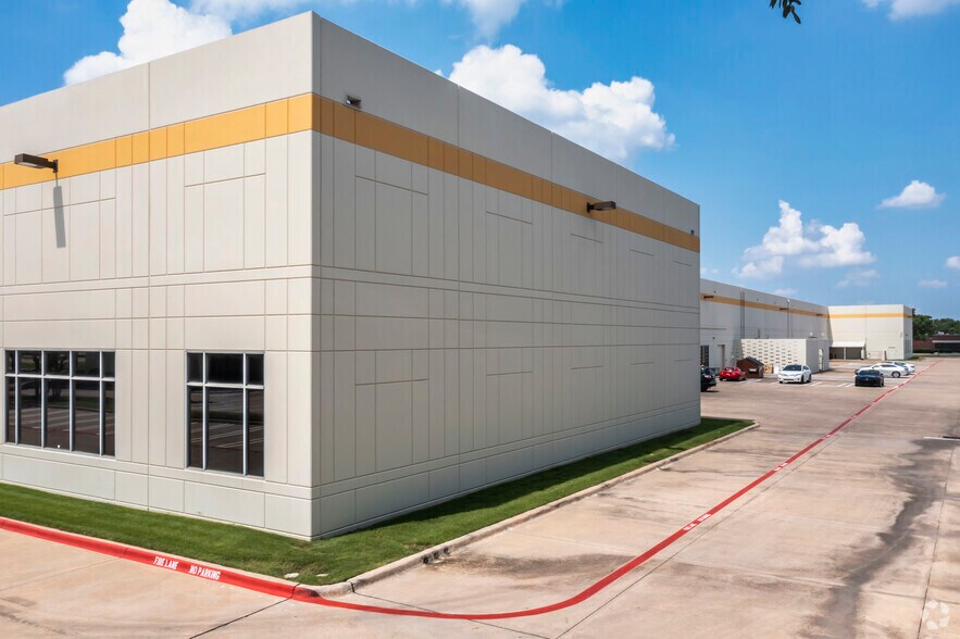 More Photos Of 1703 N Plano Rd, Richardson Unknown For Lease