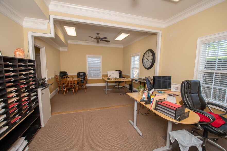 More Photos Of 1011 Woodridge Ln, Watkinsville Office For Lease