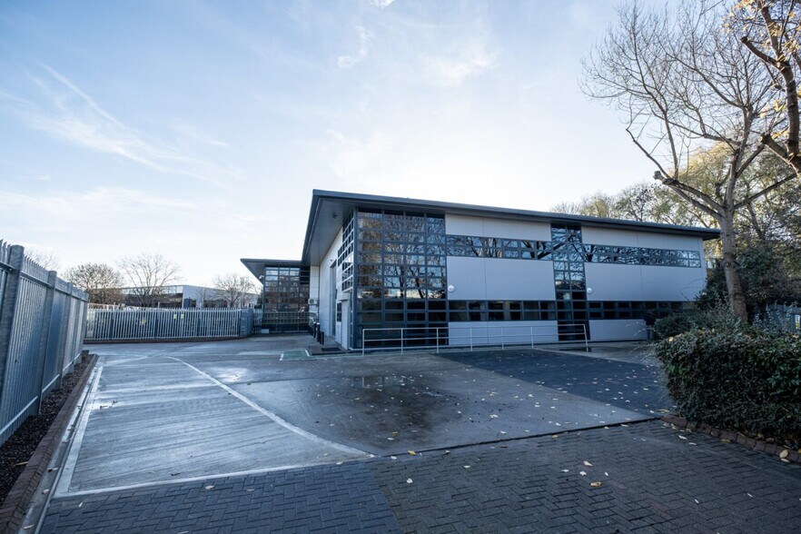 More Photos Of Datapoint Business Centre South crescent, London Flex For Lease
