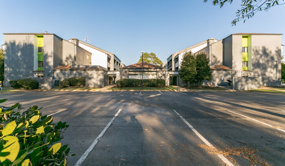 More Photos Of 1917 Coliseum Dr, Hampton Hotel For Sale
