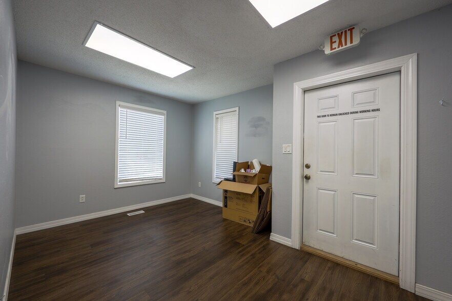 More Photos Of 601 S Broadway St, Grove Medical For Sale