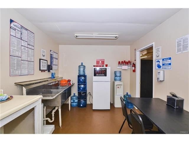 More Photos Of 8551 Mission Blvd, Jurupa Valley Warehouse For Lease