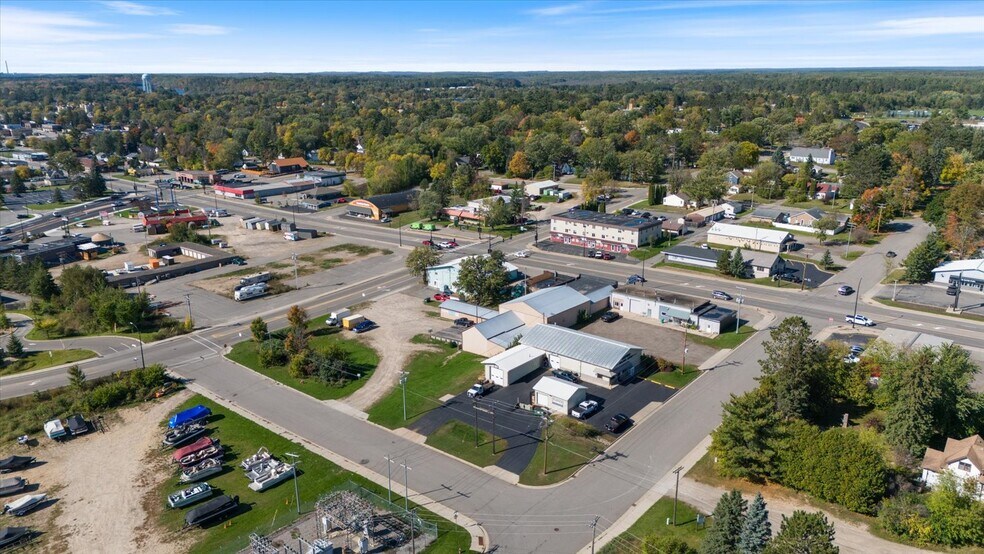 More Photos Of 816 NW 4th St, Grand Rapids General Retail For Sale