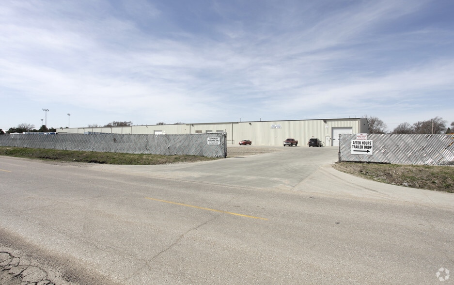 More Photos Of 505-515 S Main St, Fremont Warehouse For Lease