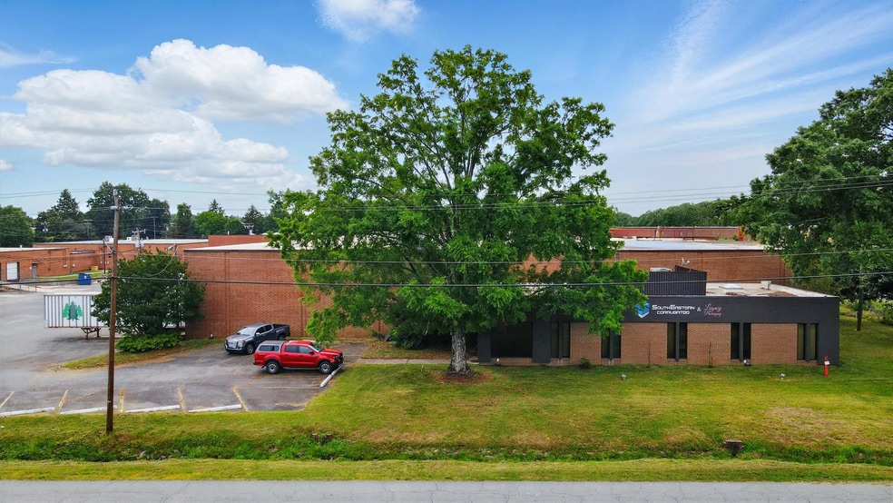 More Photos Of 10901 Carpet St, Charlotte Warehouse For Sale