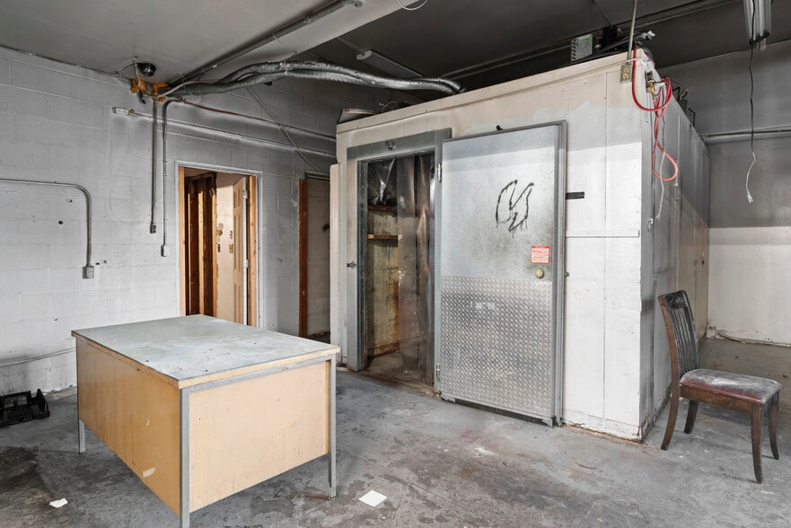 More Photos Of 930 SE Pioneer Way, Oak Harbor General Retail For Sale