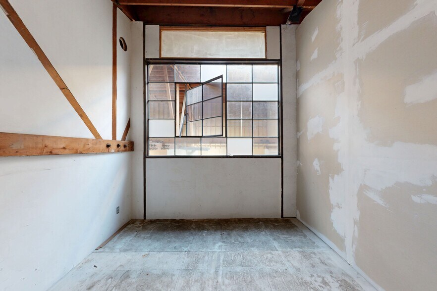 More Photos Of 1035 Murray St, Berkeley Showroom For Lease