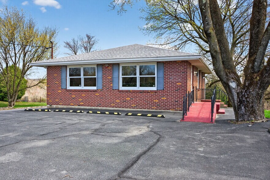 More Photos Of 6534 Sullivan Trl, Wind Gap Office For Sale