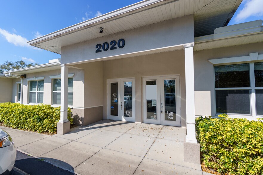 Primary Photo Of 2020 Cattlemen Rd, Sarasota Medical For Sale