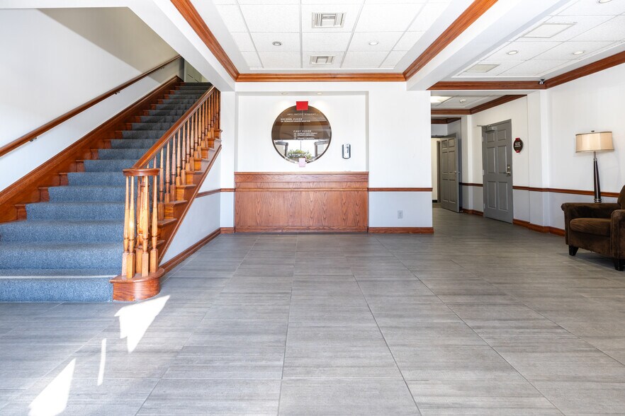 More Photos Of 4891-4895 Pacific Hwy, San Diego Office For Lease