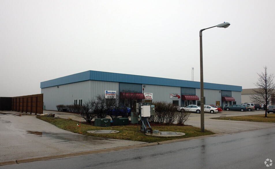 More Photos Of 39 Stonehill Rd, Oswego Light Manufacturing For Lease