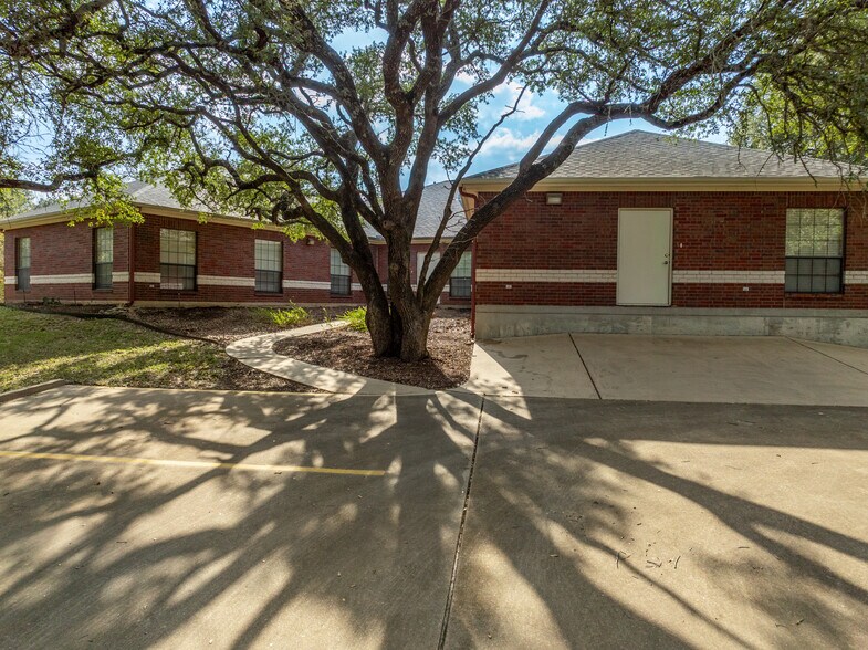 More Photos Of 625 Kennedy Ct, Belton Office For Sale