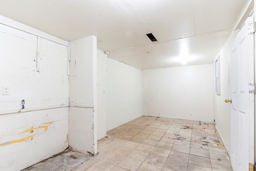 More Photos Of 237 Astor St, Newark Apartments For Sale