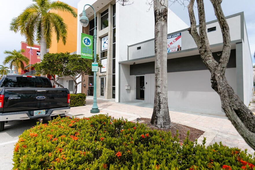Primary Photo Of 1911 Harrison St, Hollywood Medical For Lease