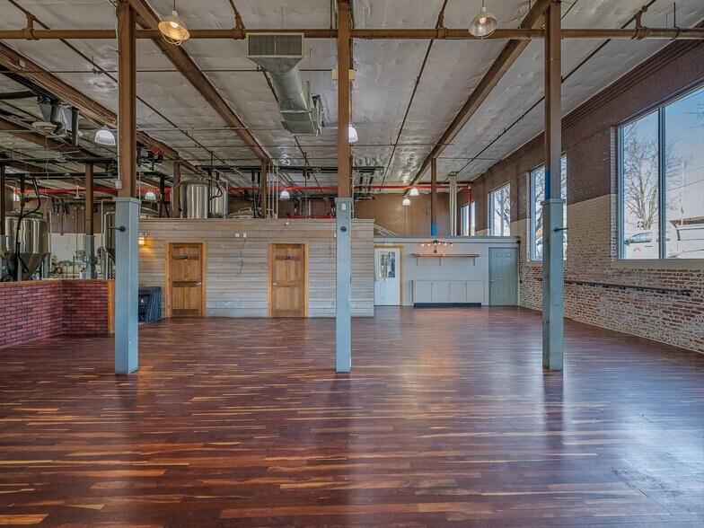 More Photos Of 212 S Green St, Morganton Bar For Sale