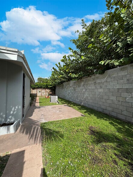 More Photos Of 1030 N Victoria Park Rd, Fort Lauderdale Apartments For Sale