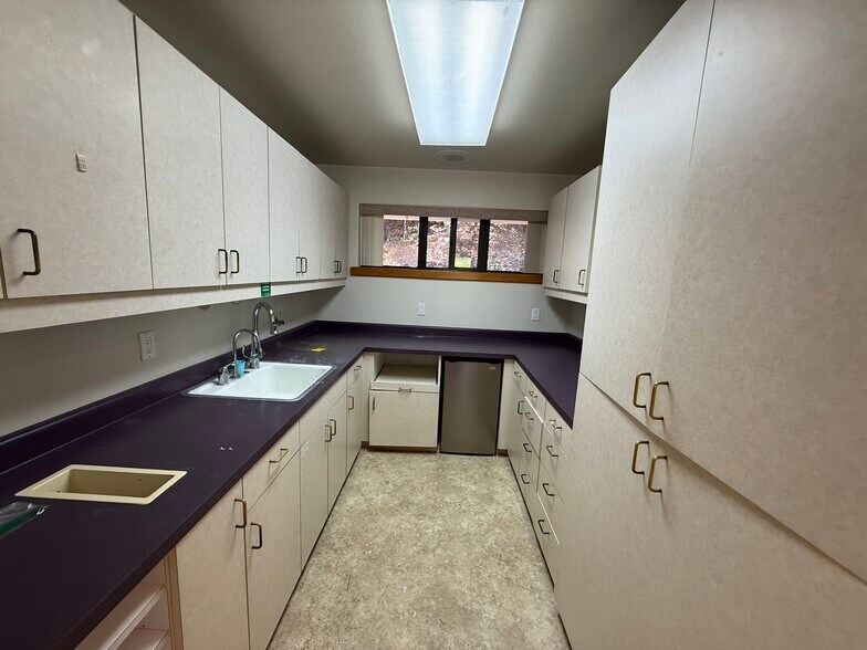 More Photos Of 2916 Tunnel St, Placerville Medical For Sale