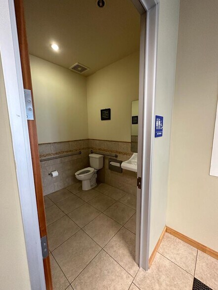 More Photos Of 9650 Research Dr, Irvine Office For Lease