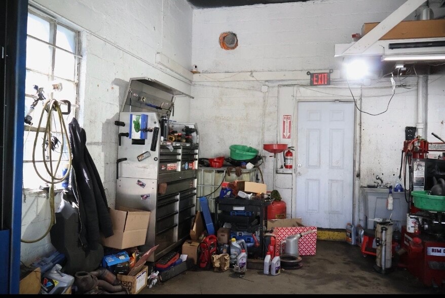 More Photos Of 1534 New Haven Ave, Milford Auto Repair For Sale
