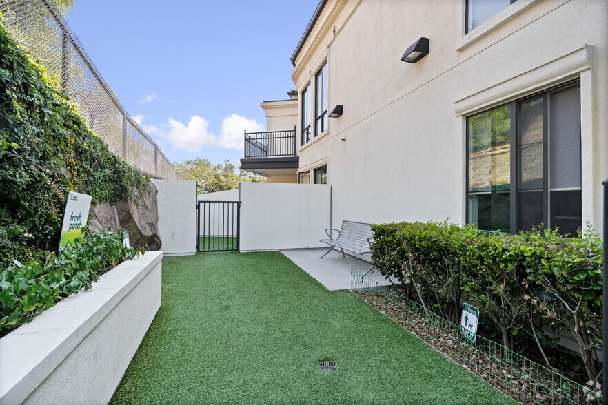 More Photos Of 1710 E Thousand Oaks Blvd, Thousand Oaks Apartments For Lease