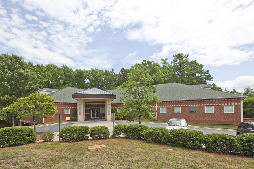 More Photos Of 500 Holly Springs Rd, Holly Springs Medical For Lease