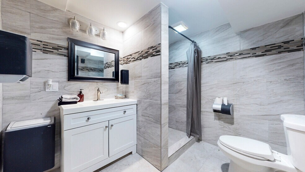 More Photos Of 6500 Foothill Blvd, Tujunga Restaurant For Sale