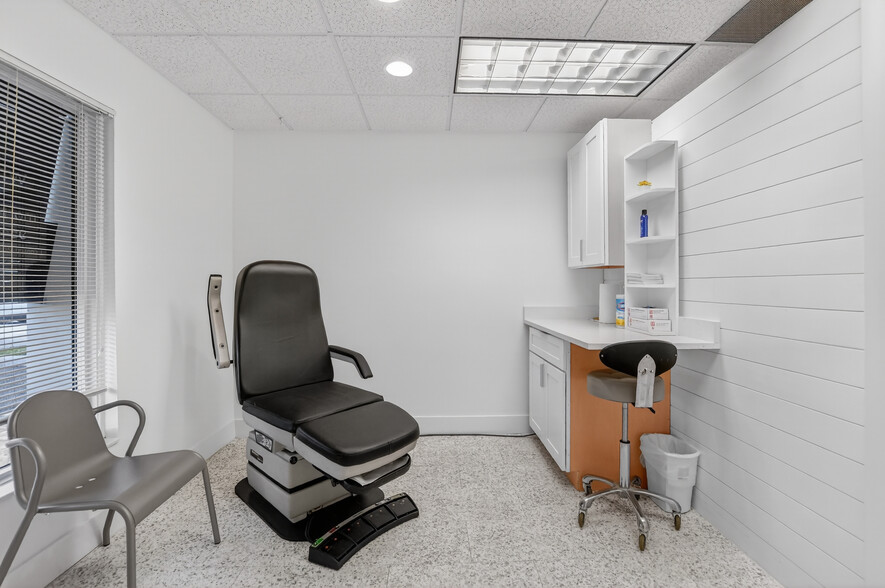 More Photos Of 665 SE 10th St, Deerfield Beach Medical For Sale