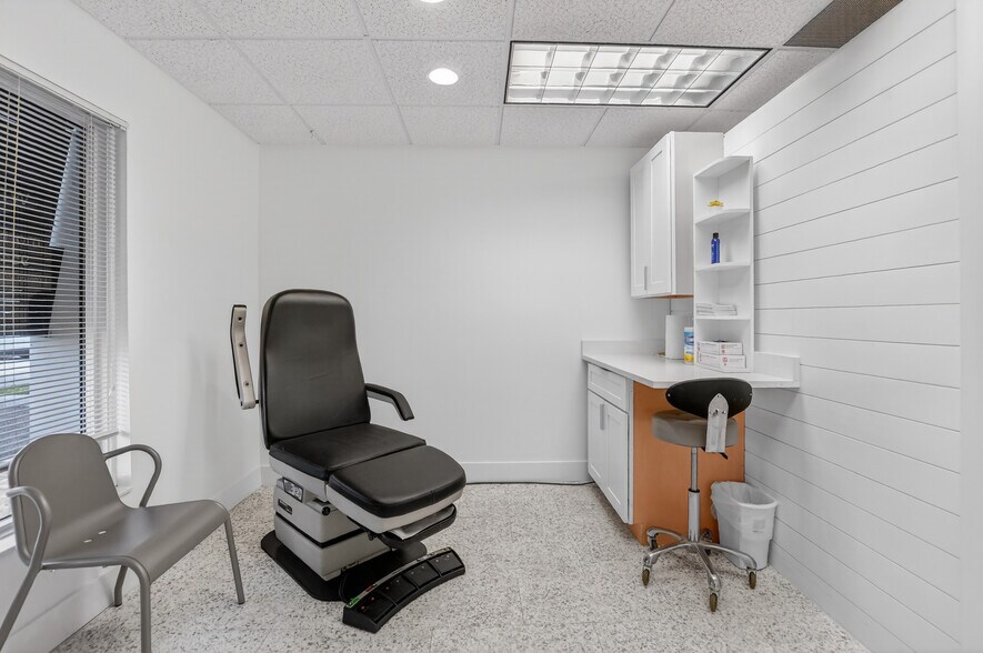 More Photos Of 665 SE 10th St, Deerfield Beach Medical For Sale