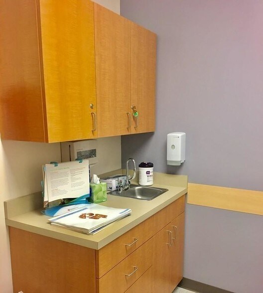 More Photos Of 25 Marston St, Lawrence Medical For Lease