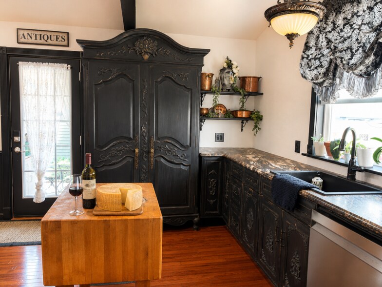 More Photos Of 15 West St, Lake George Hospitality For Sale