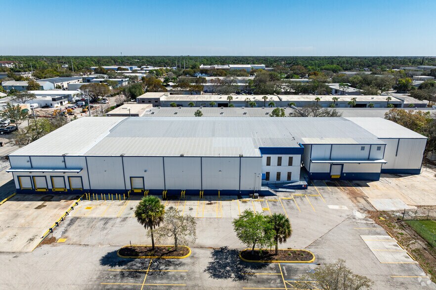 More Photos Of 4206 Mercantile Ave, Naples Distribution For Lease