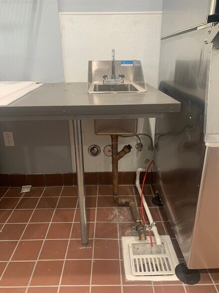 More Photos Of 1725 Spruce St, Riverside Restaurant For Lease